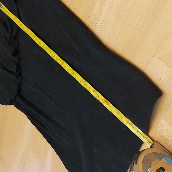 2/$15 EUC Black Off Shoulder Crop Top Size M - Picture 5 of 9